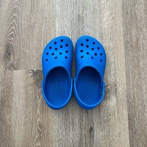 Crocs size J2